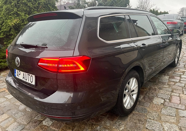 Volkswagen Passat cena 53900 przebieg: 224000, rok produkcji 2017 z Goniądz małe 704